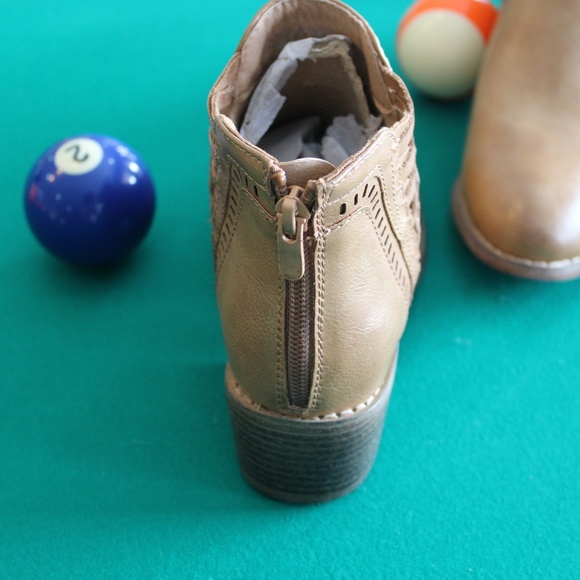 Great Booties 6 - Picture 2 of 4